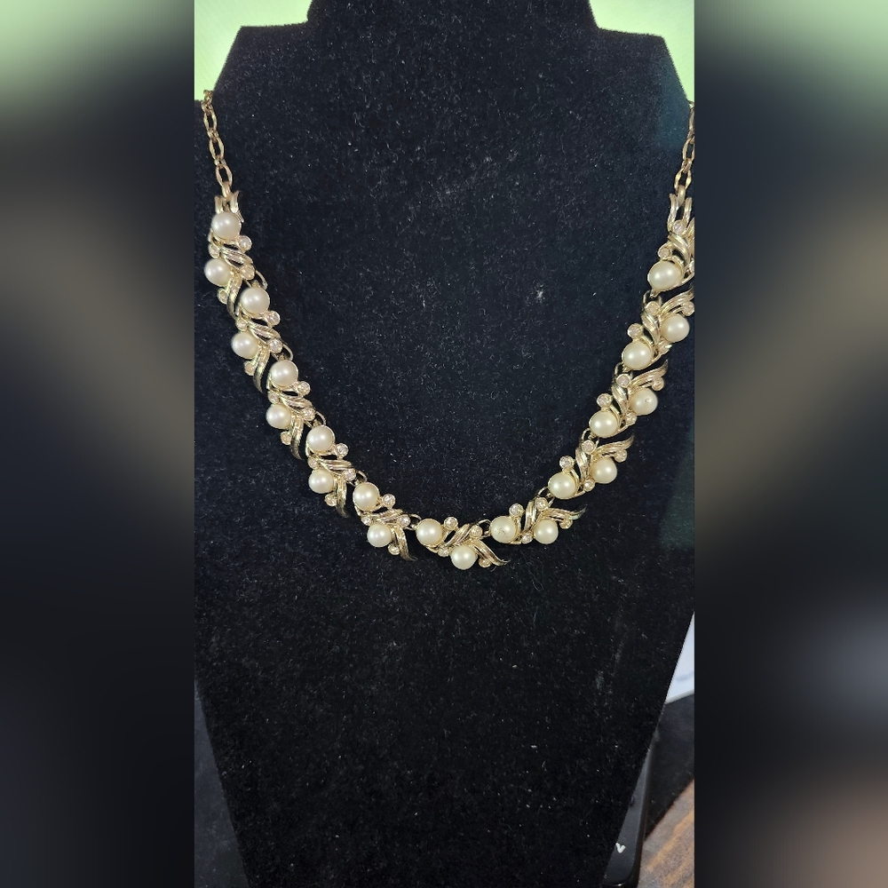 Stunning Vintage Sarah Conventry Gold Tone with Faux Pearl Necklace